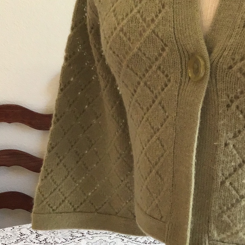 Beautiful long sleeve green cardigan. - Picture 5 of 10